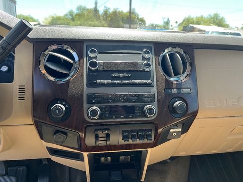 Used 2012 Ford F250 Lariat w/ Lariat Interior Pkg AWD/4WD image 9