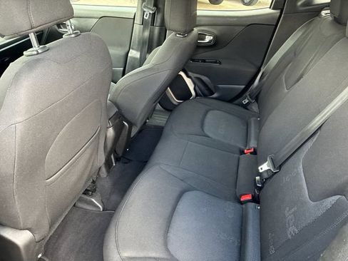 Used 2016 Jeep Renegade Latitude FWD image 10