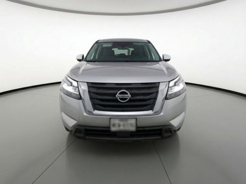 Used 2025 Nissan Pathfinder SV FWD image 2