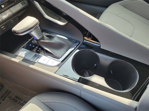 New 2025 Hyundai Elantra SEL image 15