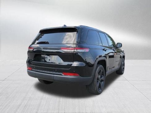 Used 2023 Jeep Grand Cherokee Altitude AWD/4WD image 4