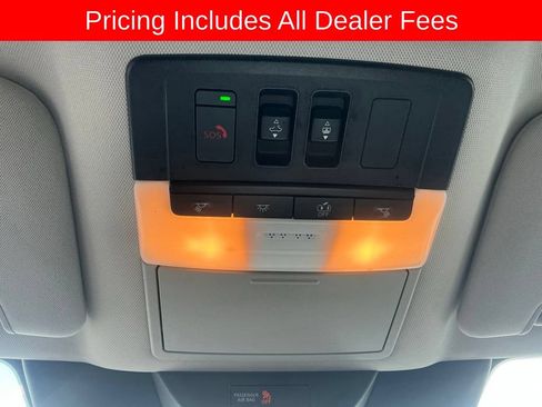 Used 2024 Nissan Pathfinder SL w/ SL Premium Package FWD image 17