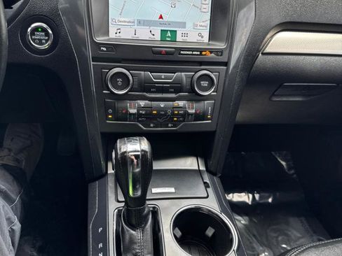 Used 2018 Ford Explorer XLT w/ Equipment Group 202A FWD image 25