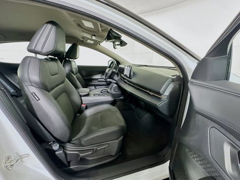 Used 2023 Nissan Ariya FWD image 30