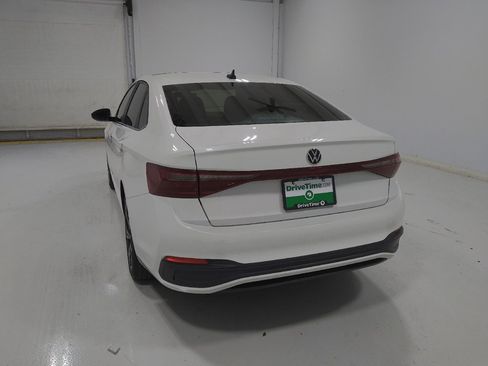 Used 2025 Volkswagen Jetta SE FWD image 6