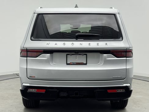 Used 2024 Jeep Wagoneer L Series II w/ Flexible Seating Group AWD/4WD image 6