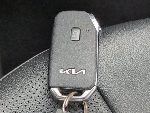 Used 2022 Kia Niro EX Premium FWD image 29