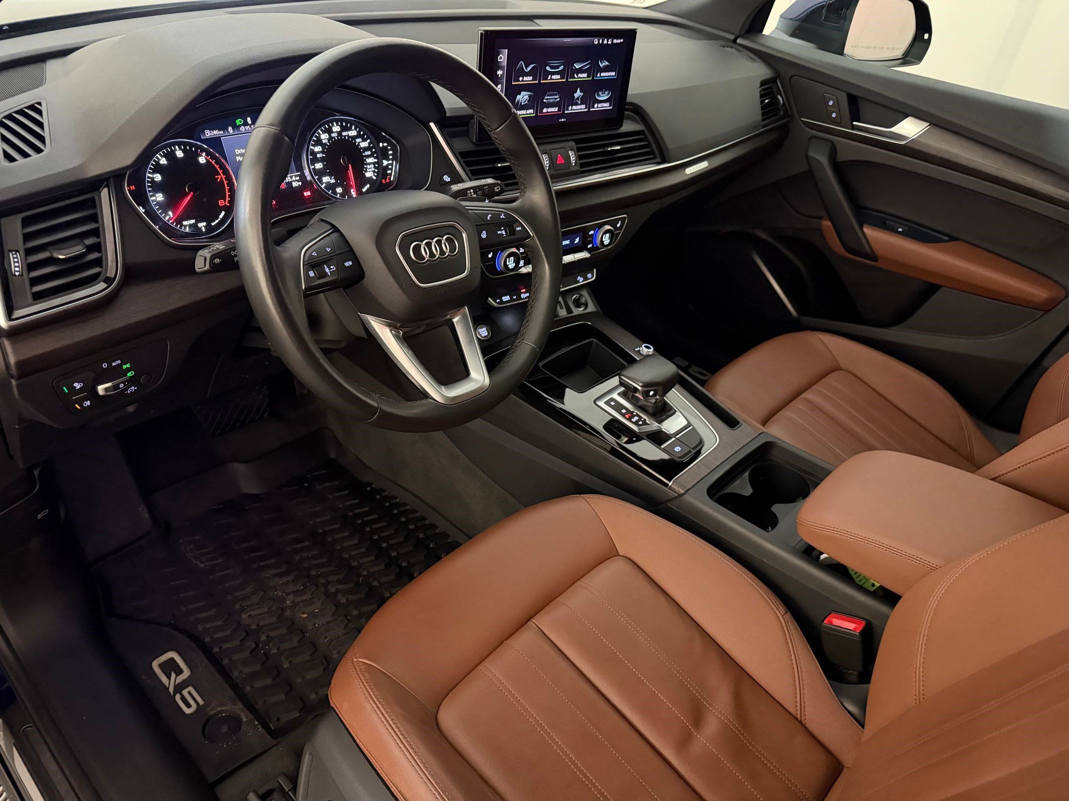 Used 2023 Audi Q5 2.0T Premium w/ Convenience Package AWD/4WD image 4