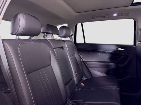Certified 2023 Volkswagen Tiguan SE w/ Panoramic Sunroof Package AWD/4WD image 31
