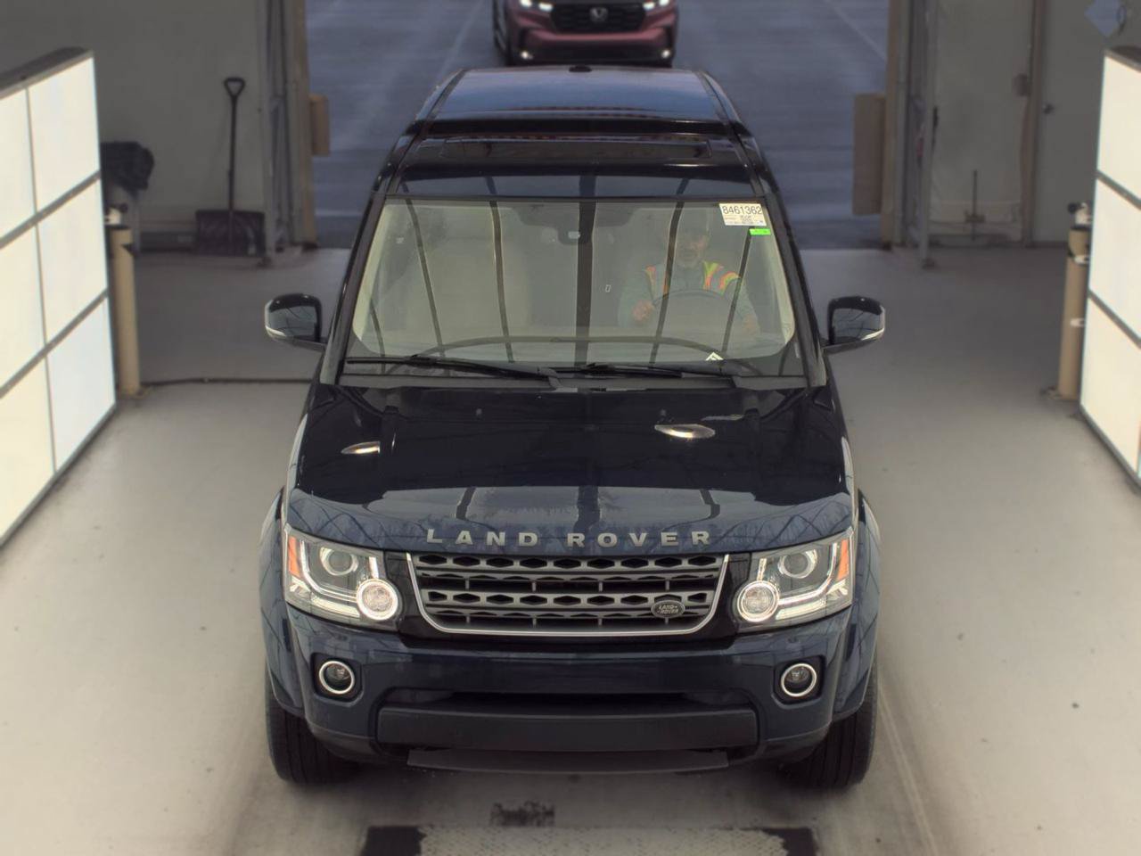 Used 2016 Land Rover LR4 HSE AWD/4WD image 2