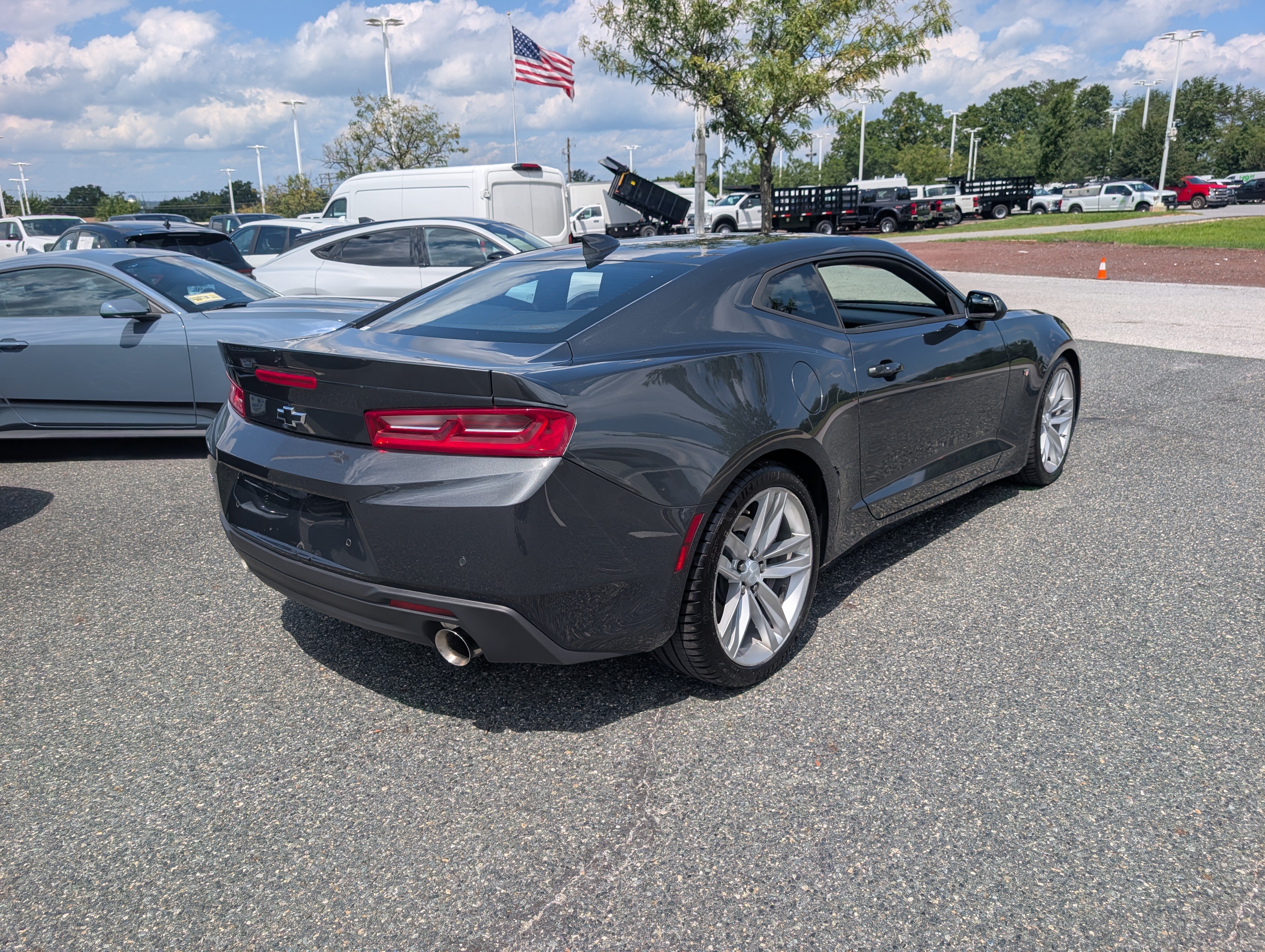 Used 2018 Chevrolet Camaro SS RWD image 4