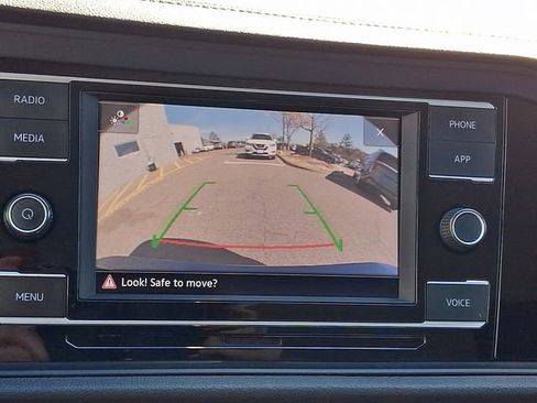 Used 2024 Volkswagen Jetta SE FWD image 17