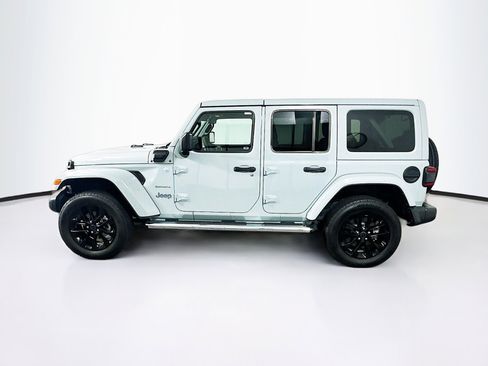 Used 2024 Jeep Wrangler Unlimited Sahara w/ Technology Group AWD/4WD image 4