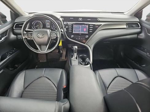 Certified 2020 Toyota Camry SE image 18