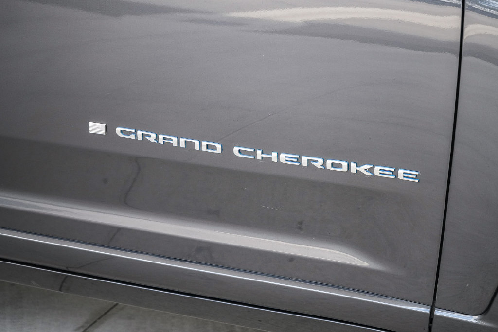 Used 2023 Jeep Grand Cherokee Overland w/ Advanced Protech Group III AWD/4WD image 10