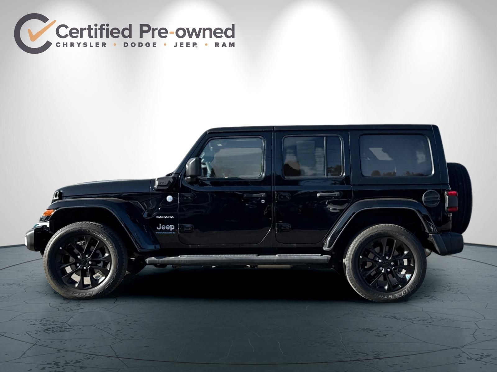 Used 2023 Jeep Wrangler Unlimited Sahara AWD/4WD image 7