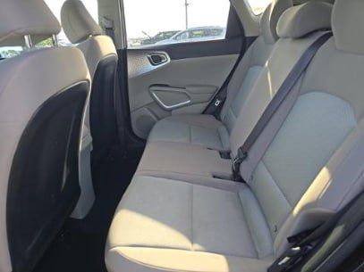 Used 2025 Kia Soul LX w/ LX Technology Package FWD image 16