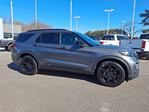 Certified 2024 Ford Explorer ST-Line w/ Class IV Trailer Tow Package image 12