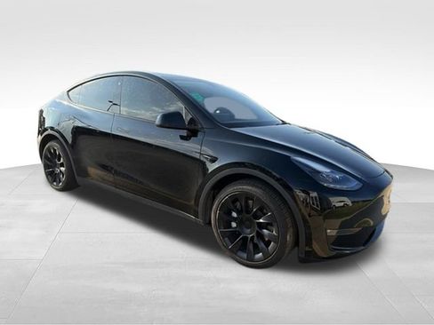 Used 2023 Tesla Model Y Long Range AWD/4WD image 2