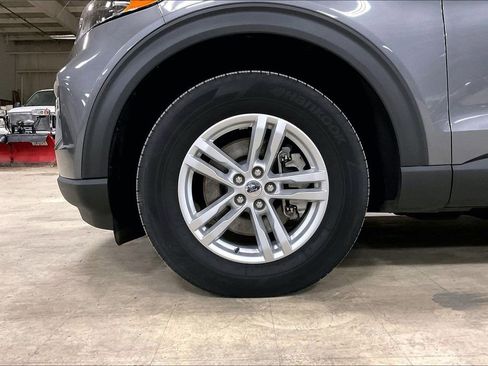 Certified 2022 Ford Explorer XLT w/ Equipment Group 202A AWD/4WD image 9