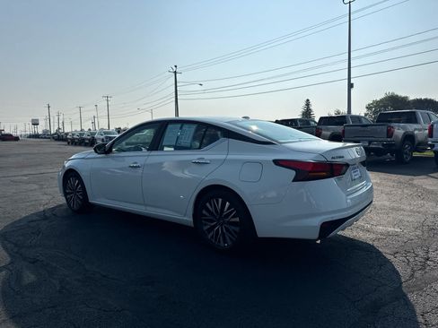 Used 2025 Nissan Altima 2.5 SV FWD image 3