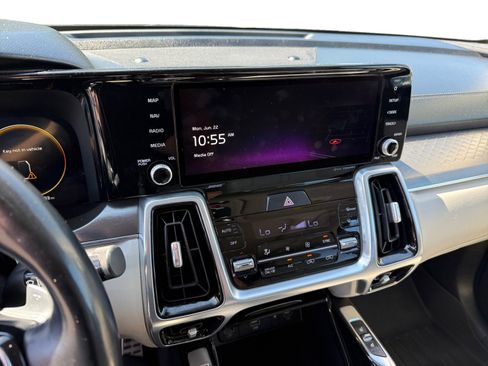 Used 2022 Kia Sorento SX Prestige w/ Panoramic Sunroof Package AWD/4WD image 12