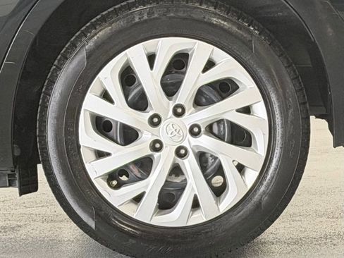 Used 2018 Toyota Corolla LE FWD image 9
