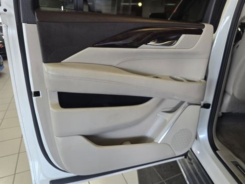 Used 2015 Cadillac Escalade ESV Luxury image 12