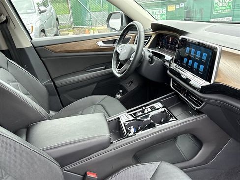 Used 2024 Volkswagen Atlas SE image 27