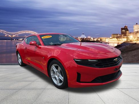 Used 2020 Chevrolet Camaro LT RWD image 4