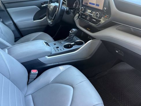 Used 2023 Toyota Highlander XLE FWD image 26