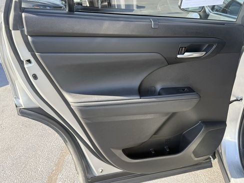 Certified 2022 Toyota Highlander XLE image 15