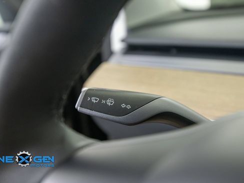 Used 2022 Tesla Model Y Long Range AWD/4WD image 16