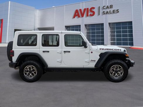 Used 2025 Jeep Wrangler Unlimited Rubicon w/ Convenience Group AWD/4WD image 5
