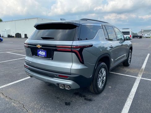 New 2026 Chevrolet Traverse LT w/ LPO, Floor Liner Package AWD/4WD image 7