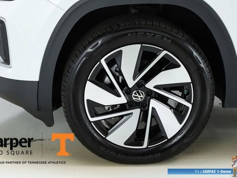 Used 2025 Volkswagen Atlas SE w/ Panoramic Sunroof Package image 5