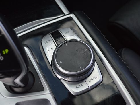 Used 2022 BMW 740i w/ M Sport Package RWD image 24