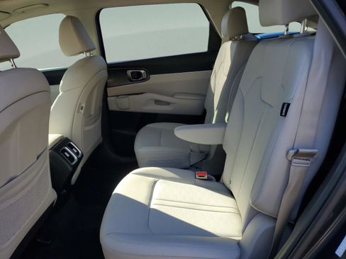 Certified 2024 Kia Sorento EX w/ Panoramic Sunroof Package image 11