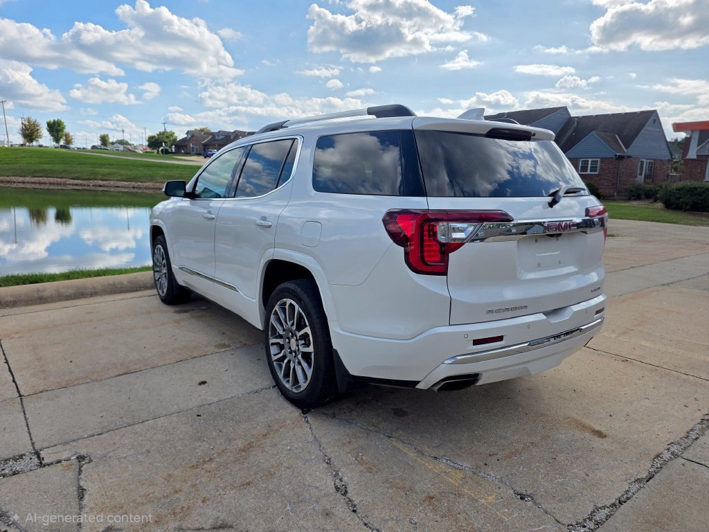 Used 2021 GMC Acadia Denali w/ Denali Ultimate Package AWD/4WD image 15