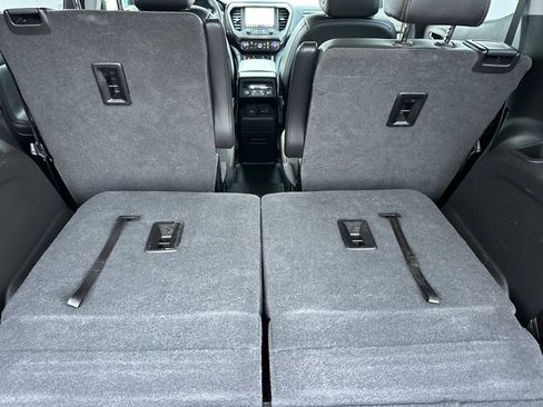 Used 2022 GMC Acadia AT4 w/ Technology Package image 17