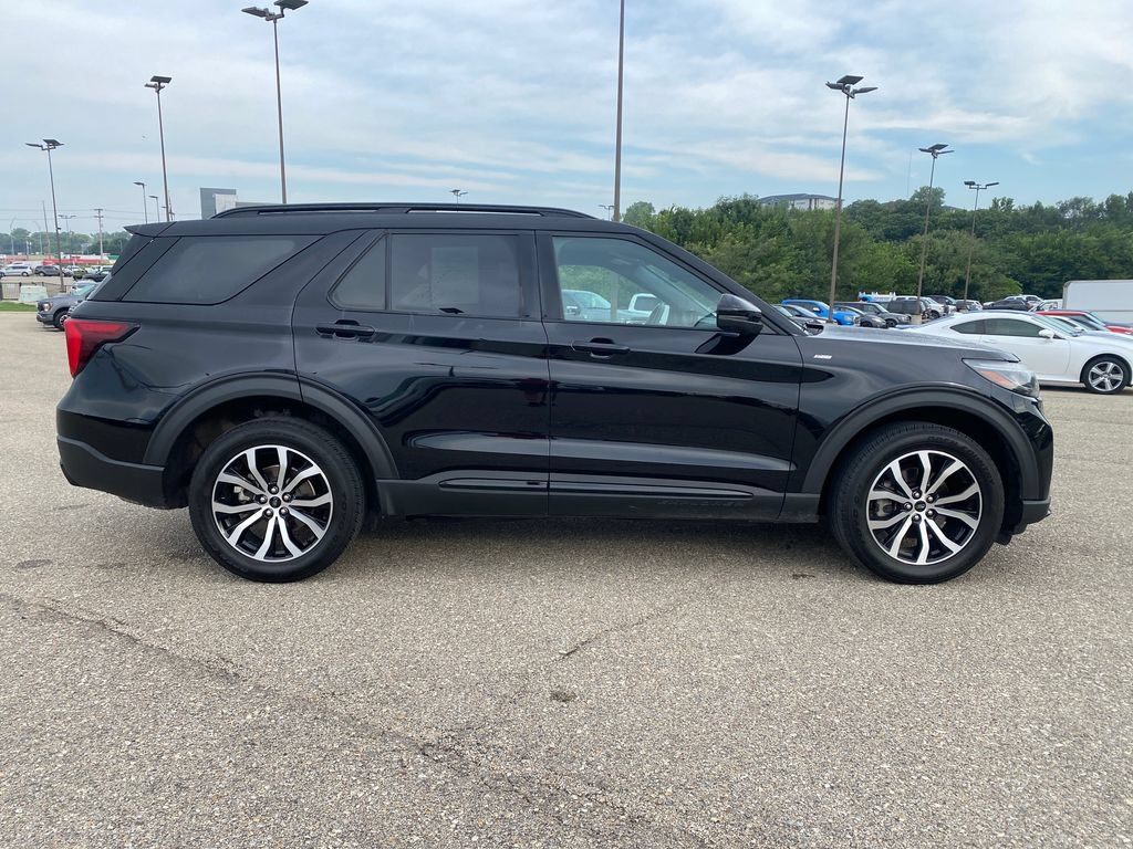 Used 2025 Ford Explorer ST-Line AWD/4WD image 7
