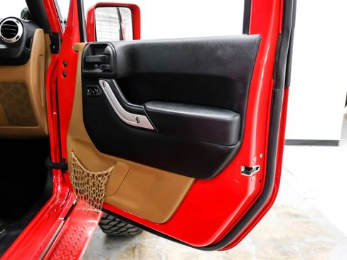 Used 2012 Jeep Wrangler Unlimited Sahara w/ Connectivity Group image 39