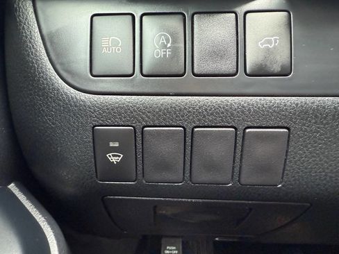 Used 2019 Toyota Highlander XLE FWD image 19