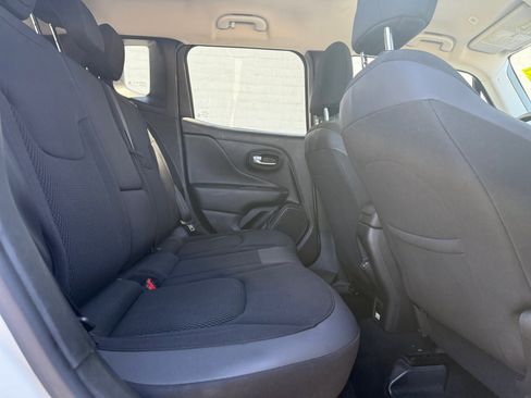 Used 2019 Jeep Renegade Altitude w/ Quick Order Package 2XM image 18