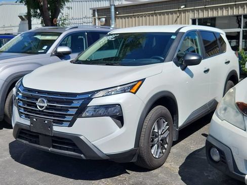 Certified 2025 Nissan Rogue S AWD/4WD image 3