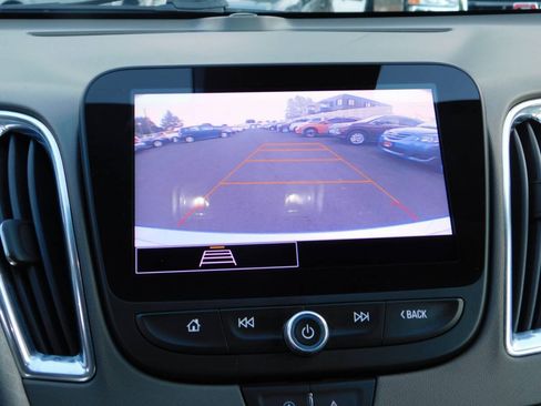 Used 2021 Chevrolet Malibu LT FWD image 12