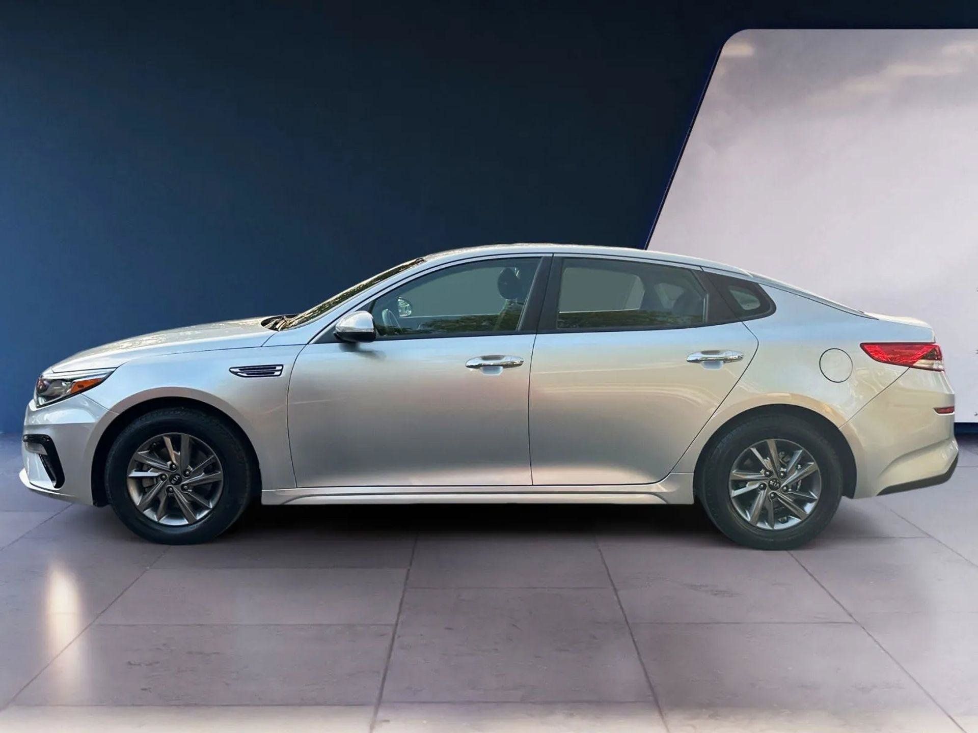 Used 2019 Kia Optima LX FWD image 2
