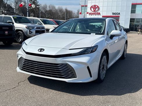 New 2026 Toyota Camry XLE AWD/4WD image 3