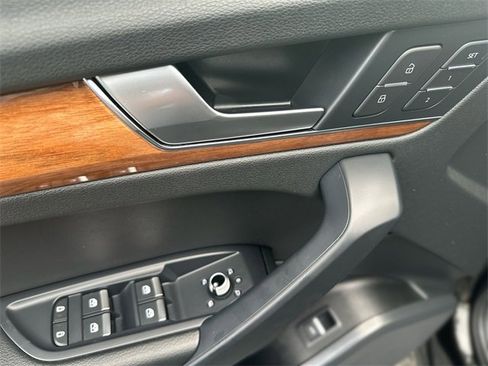 Used 2023 Audi Q5 2.0T Premium w/ Convenience Package image 14