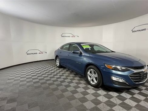 Used 2024 Chevrolet Malibu LT image 2